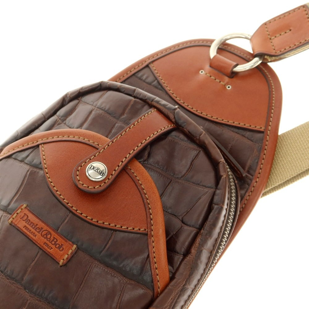 【中古】ダニエルアンドボブ Daniel & Bob TOMORROWLAND別注 型押しレザー ショルダーバッグ ブラウン【 状態ランクB 】【 メンズ 】