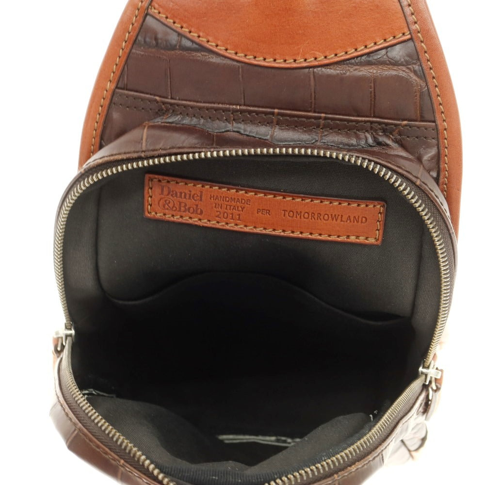 【中古】ダニエルアンドボブ Daniel & Bob TOMORROWLAND別注 型押しレザー ショルダーバッグ ブラウン【 状態ランクB 】【 メンズ 】