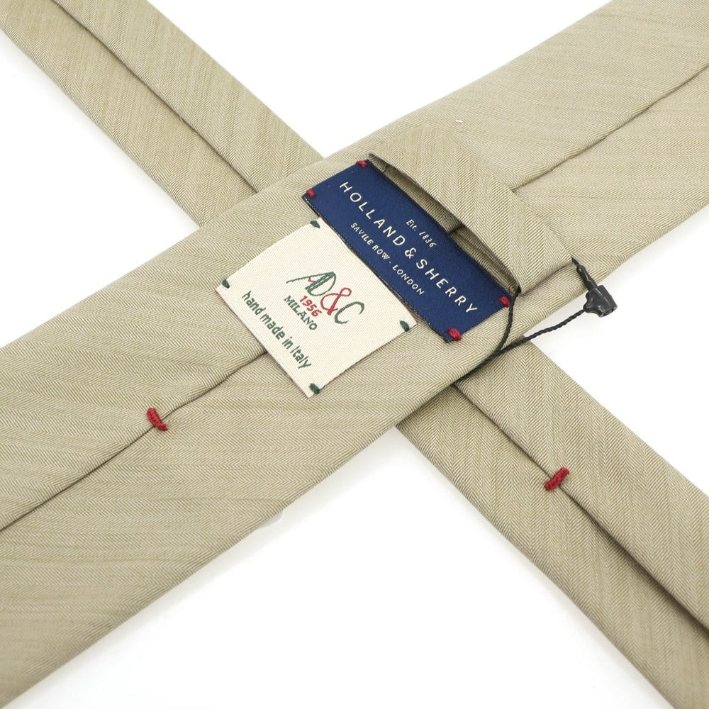 【新品】アーディーアンドシー AD&C 1956 ヘリンボーン織 ウールシルク 無地ネクタイ カーキベージュ【 状態ランクN 】【 メンズ 】