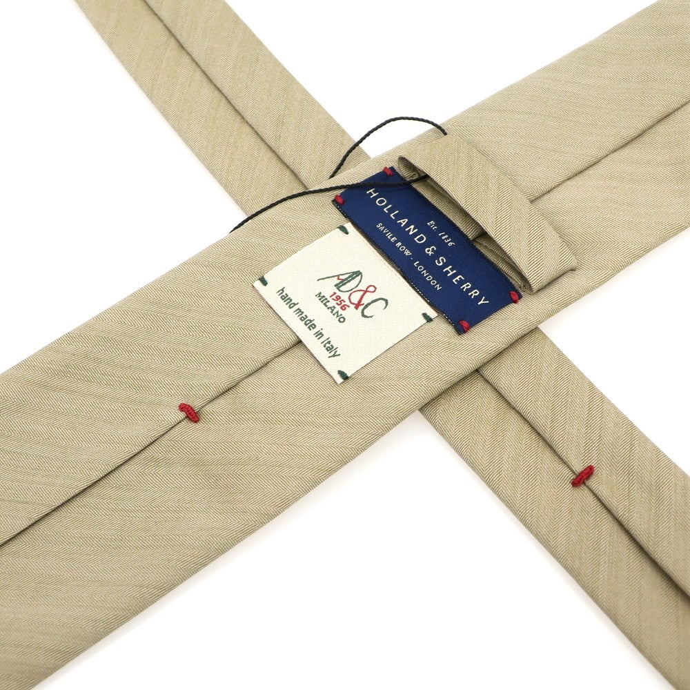 【新品】アーディーアンドシー AD&C 1956 ヘリンボーン織 ウールシルク 無地ネクタイ カーキベージュ【 状態ランクN 】【 メンズ 】