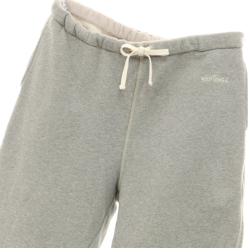 【中古】ワイルドシングス WILDTHINGS × THRIFTWEARMARKET & FLEAMARKET TOUrr × Firsthand 2024年秋冬 コットン系 スウェットパンツ ライトグレー【 表記なし(L位) 】【 状態ランクB 】【 メンズ 】