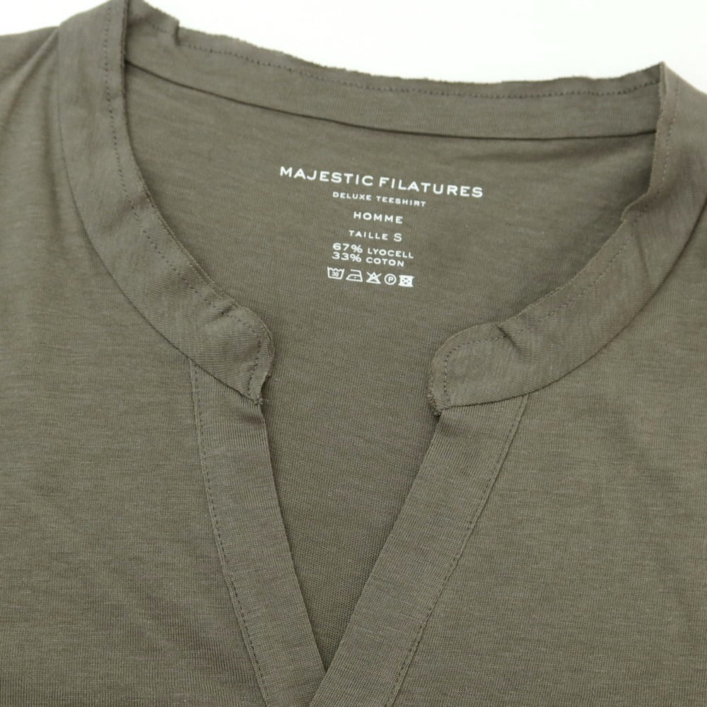 【新品】マジェスティック フィラチュール オム MAJESTIC FILATURES HOMME リヨセルコットン スキッパー 半袖Tシャツ カーキ【 S 】【 状態ランクN 】【 メンズ 】