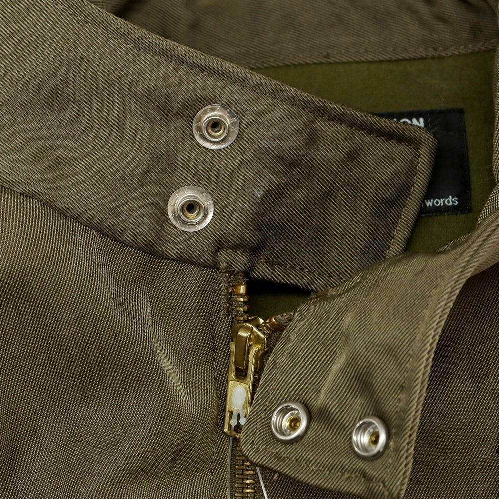 【新品アウトレット】フェノメノン ビヨンド ディスクリプション p.b.d. ナイロン スタンドカラー ジップアップ ブルゾン オリーブカーキ系【 L 】【 状態ランクN- 】【 メンズ 】