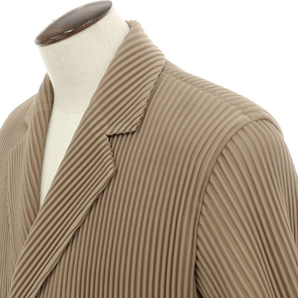【中古】オム プリッセ イッセイミヤケ HOMME PLISSE ISSEY MIYAKE 2025年秋冬 プリーツ加工ダブルジャケット カーキベージュ【 表記なし(L位) 】【 状態ランクA 】【 メンズ 】
