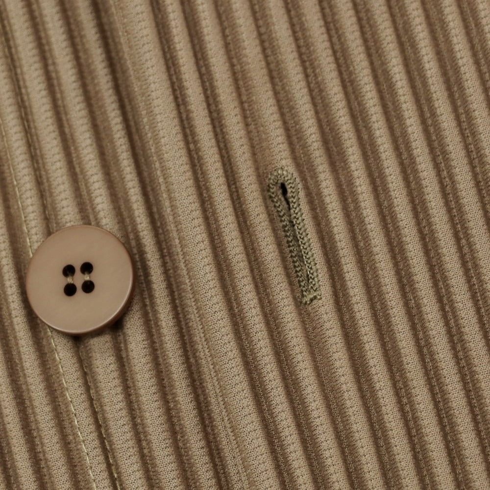 【中古】オム プリッセ イッセイミヤケ HOMME PLISSE ISSEY MIYAKE 2025年秋冬 プリーツ加工ダブルジャケット カーキベージュ【 表記なし(L位) 】【 状態ランクA 】【 メンズ 】