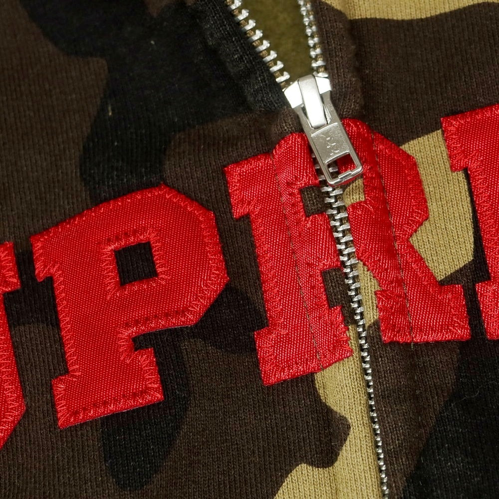 【中古】シュプリーム Supreme 2025年秋冬 Collegiate Applique Zip Up Hooded Sweatshirt スウェット パーカー グリーンxブラウン【 M 】【 状態ランクB 】【 メンズ 】