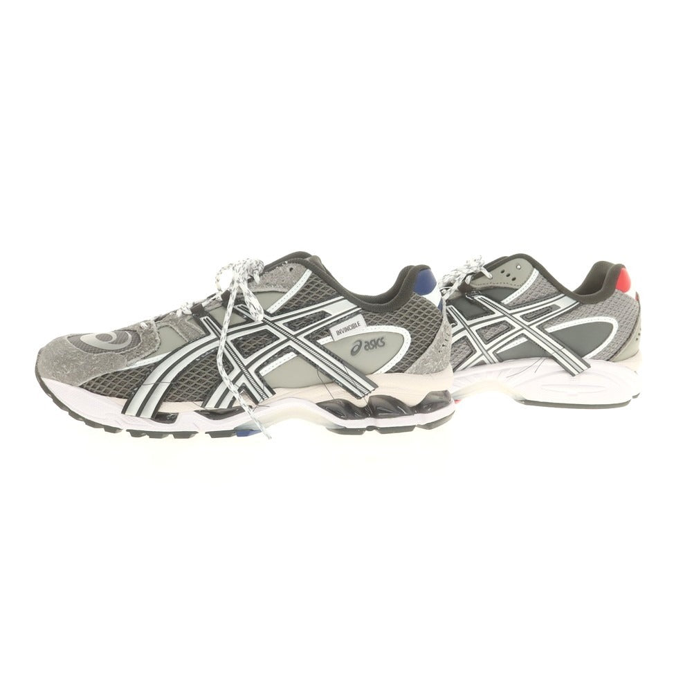 【中古】【未使用】アシックス asics × Invincible 2025年秋冬 Asics GEL-Nimbus 10.1 404 RGB スニーカー グレーxシルバー【 27cm 】【 状態ランクS 】【 メンズ 】