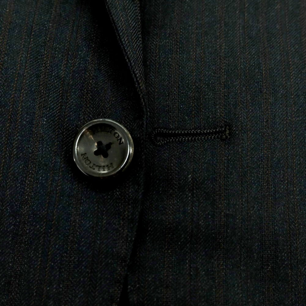 【中古】ヒルトン HILTON ストレッチウール ストライプ 2つボタンスーツ チャコールxブラウン【 A6 】【 状態ランクB 】【 メンズ 】