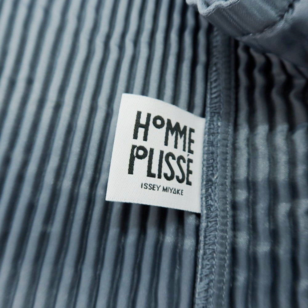 【中古】オム プリッセ イッセイミヤケ HOMME PLISSE ISSEY MIYAKE 2025年秋冬 ポリエステル系 プリーツ 2B カジュアルジャケット スモークブルー【 表記なし(L位) 】【 状態ランクA 】【 メンズ 】