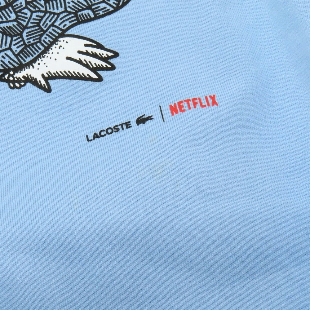 【中古】ラコステ LACOSTE × NETFLIX BRIDGERTON コットン クルーネック スウェット ライトブルー【 4 】【 状態ランクC 】【 メンズ 】