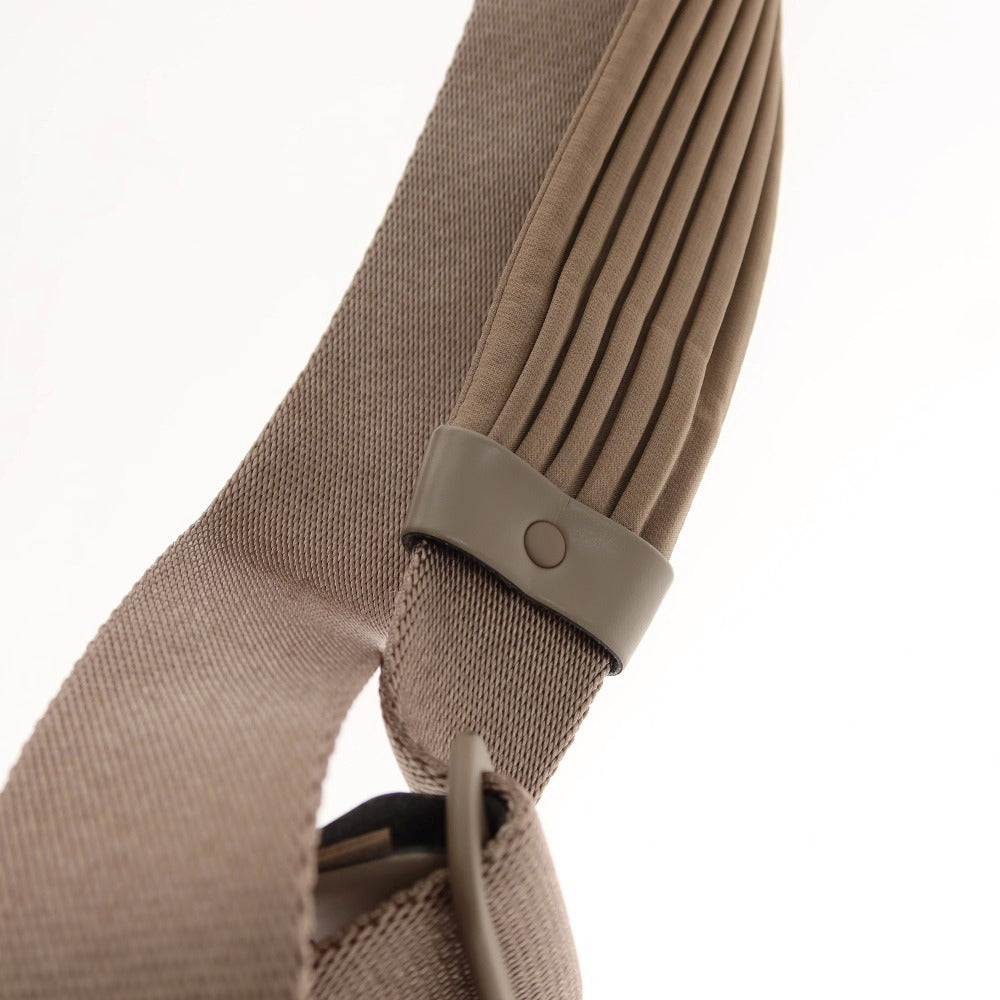 【中古】オム プリッセ イッセイミヤケ HOMME PLISSE ISSEY MIYAKE 2025年秋冬 ポリエステル系 ショルダーバッグ ブラウン系【 状態ランクA 】【 メンズ 】