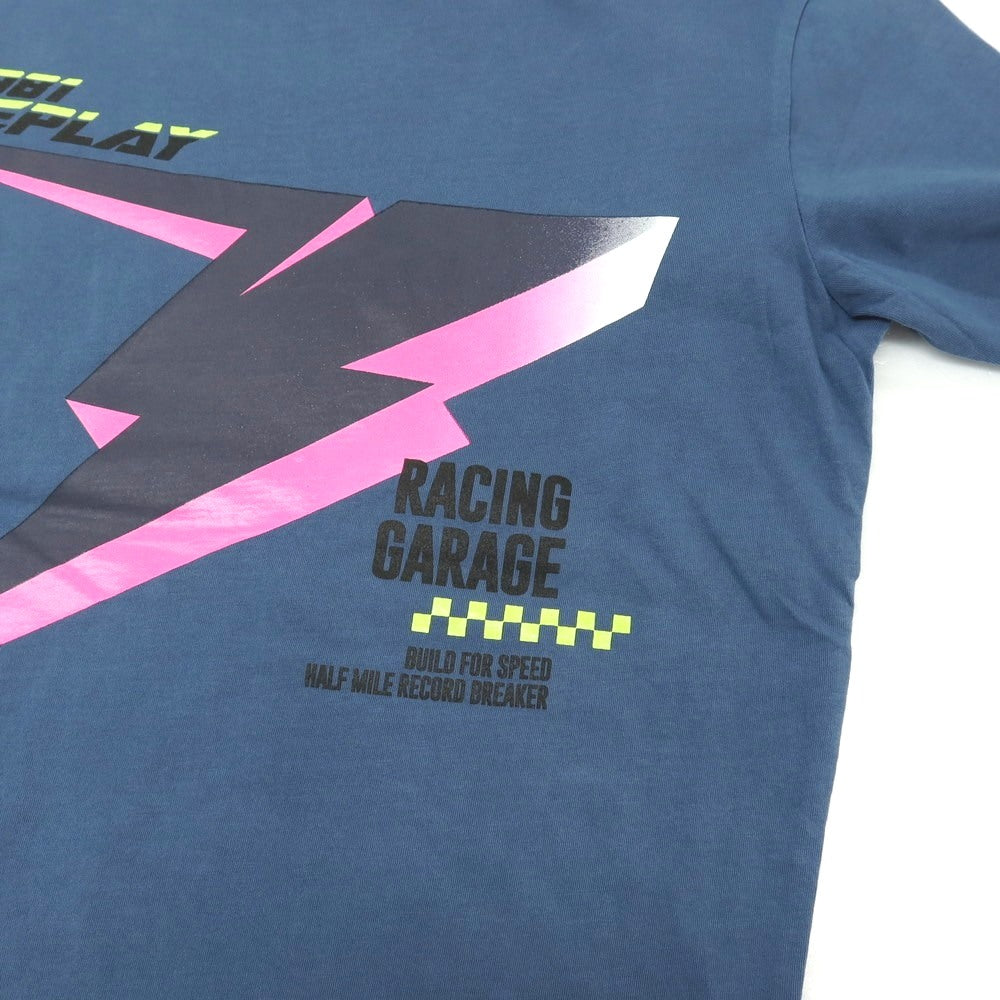 【新品アウトレット】リプレイ REPLAY コットン RACING GARAGE プリント クルーネック 半袖Tシャツ ダルブルー【サイズS】【 状態ランクN- 】【 メンズ 】