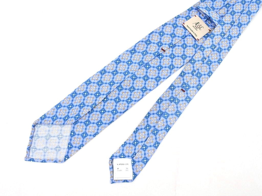 【新品アウトレット】アーディーアンドシー AD&C 1956 小紋柄ネクタイ
 サックス系【BLU】【S/S】【状態ランクN-】【メンズ】
【778890】 EPD