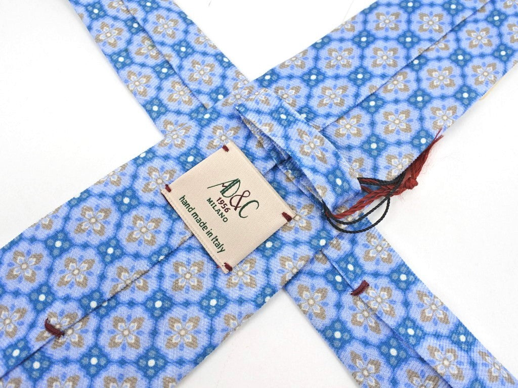 【新品アウトレット】アーディーアンドシー AD&C 1956 小紋柄ネクタイ
 サックス系【BLU】【S/S】【状態ランクN-】【メンズ】
【778890】 EPD