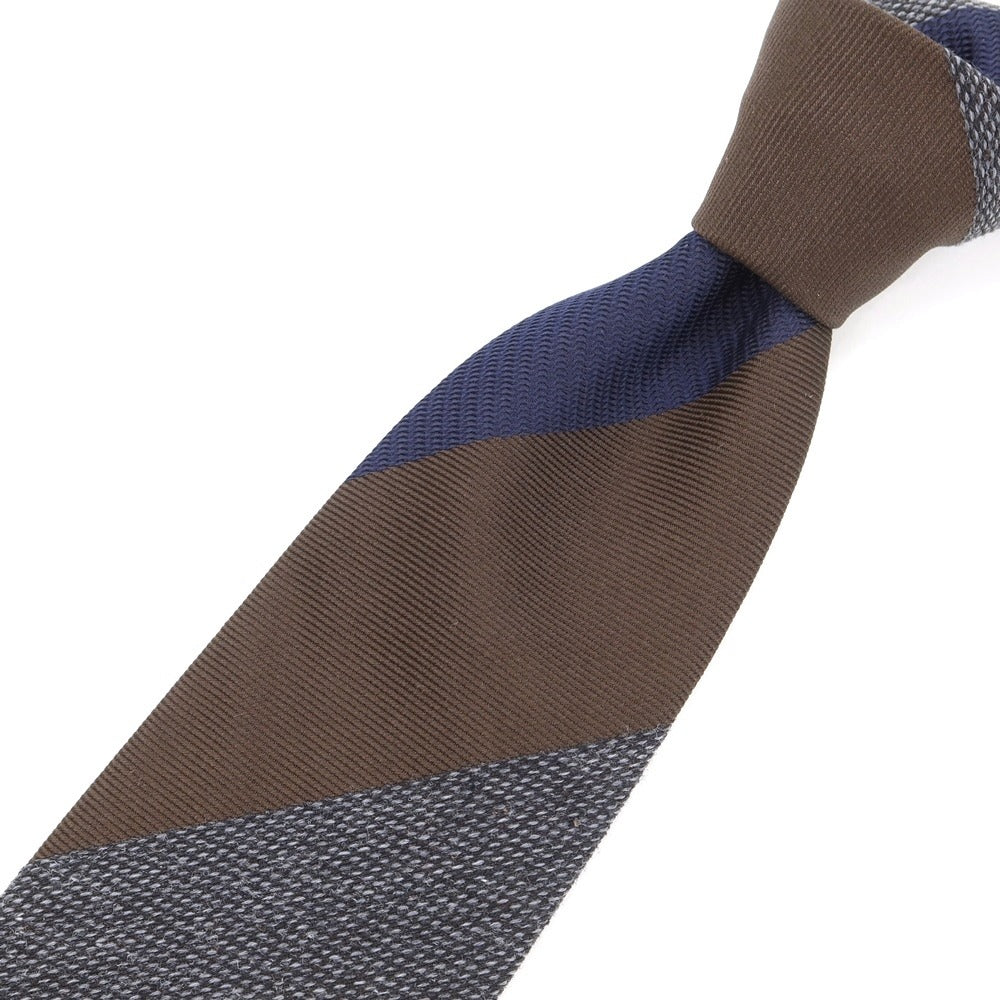 【新品】ステファノ ビジ stefano bigi ストライプ柄ネクタイ
ネイビーxブラウン【サイズ-】【NVY】【A/W】【状態ランクN】【メンズ】
【769381】