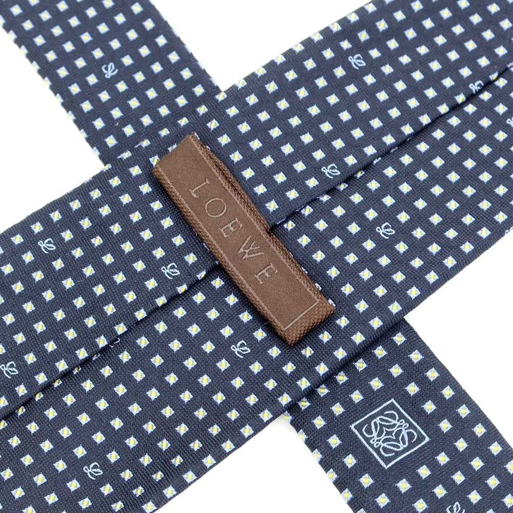 【中古】ロエベ LOEWE 小紋柄ネクタイ
ネイビー【サイズ-】【NVY】【S/S/A/W】【状態ランクB】【メンズ】
【769376】
