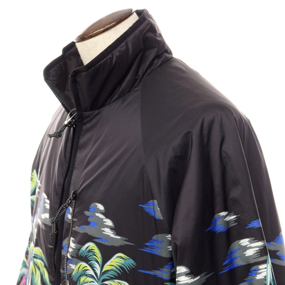 【中古】マジックスティック MAGIC STICK 2023年春夏 × reyn spooner ナイロン 中綿ブルゾン ブラックxマルチカラー【サイズL】【BLK】【A/W】【状態ランクA】【メンズ】【768773】