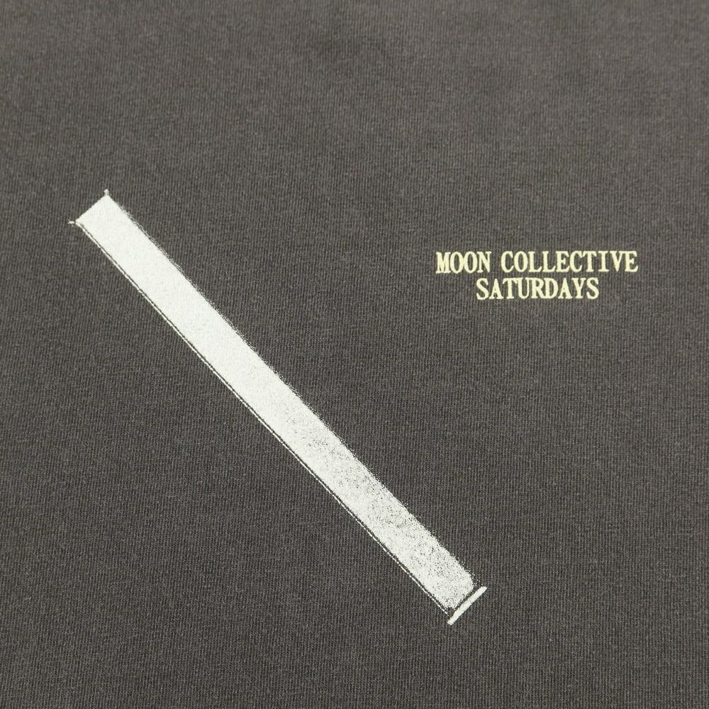 【中古】サタデーズ ニューヨークシティ Saturdays NYC × MOON COLLECTIVE プリント クルーネック 半袖Ｔシャツ ダークグレー【 L 】【 状態ランクC 】【 メンズ 】
[CPD]