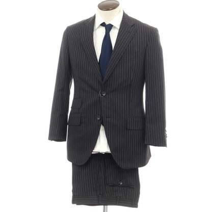 【中古】アザブテーラー azabu tailor ウール ストライプ セットアップ 2つボタンスーツ チャコール【 48/85 】【 状態ランクB 】【 メンズ 】
[APD]