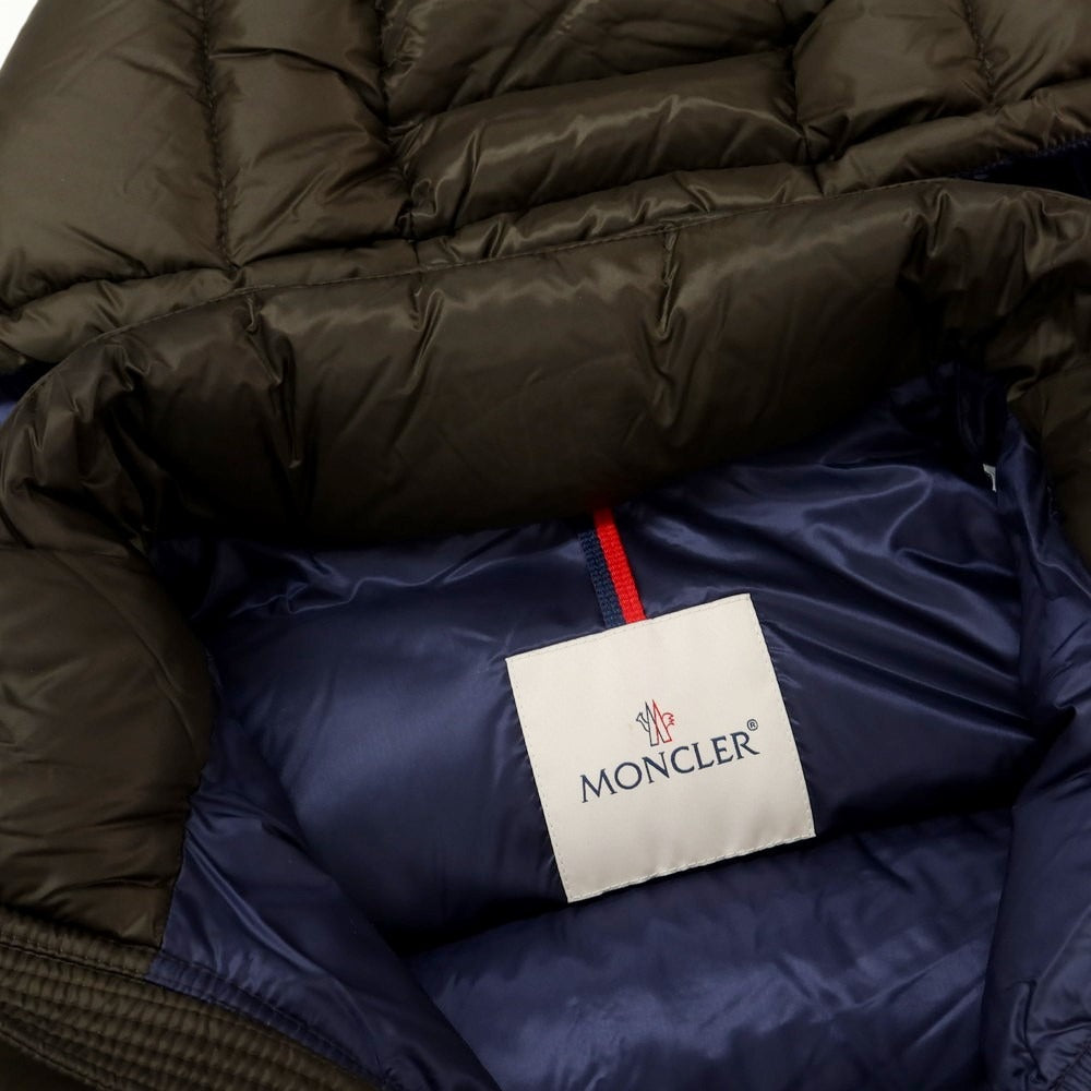 【中古】モンクレール MONCLER BRAMANT ナイロン ダウンジャケット ダークオリーブグリーン【 1 】【 状態ランクC 】【 メンズ 】
[APD]