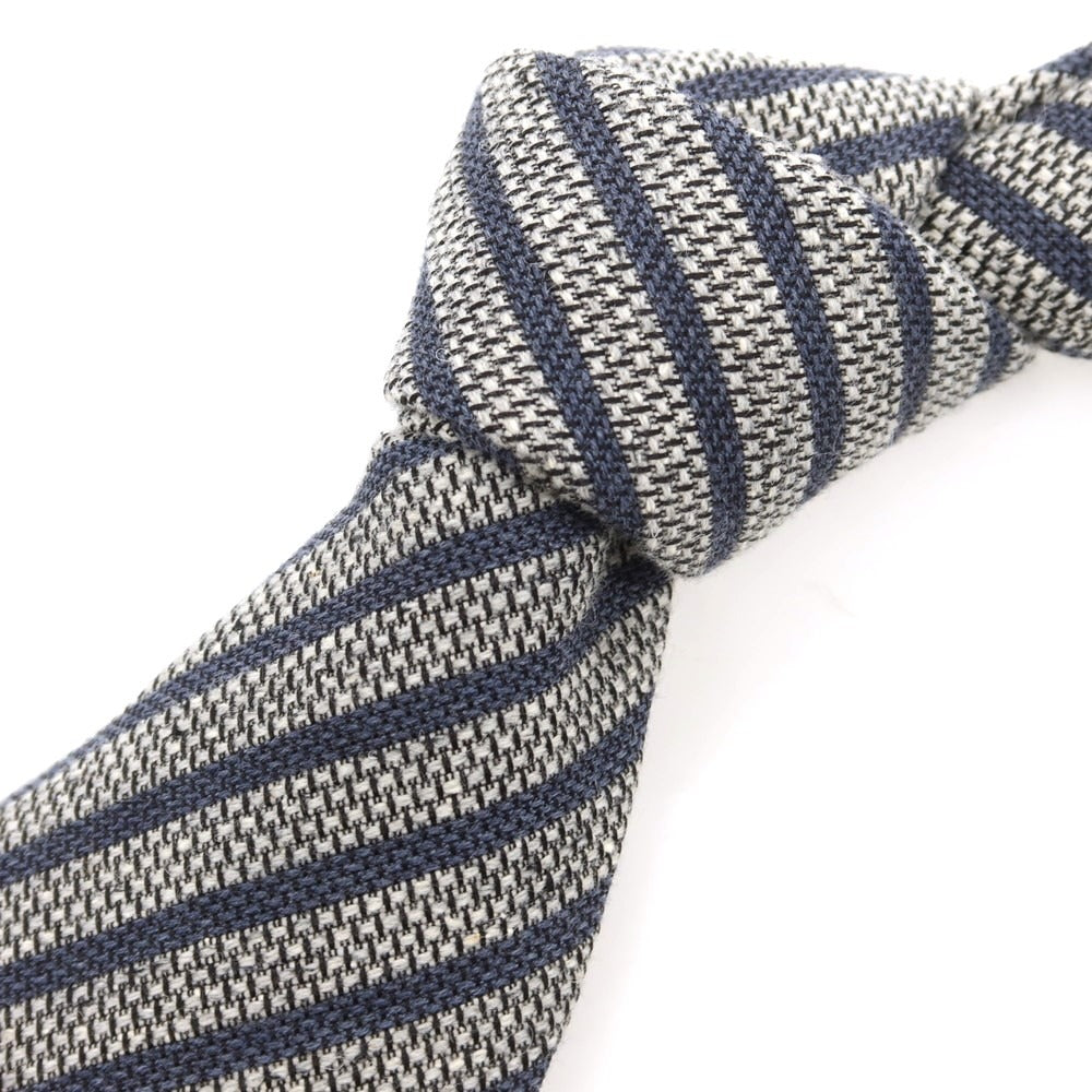 【中古】タイユアタイ TIE YOUR TIE シルクウールナイロン ストライプ柄ネクタイ グレー系xグレー【 状態ランクB 】【 メンズ 】
[BPD]