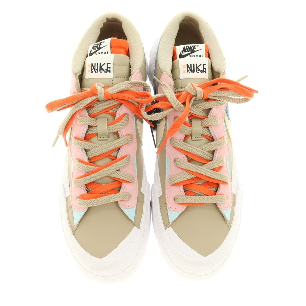 【中古】【未使用】サカイ Sacai × KAWS NIKE BLAZER LOW スニーカー ベージュxピンク【 28.5cm 】【 状態ランクS 】【 メンズ 】