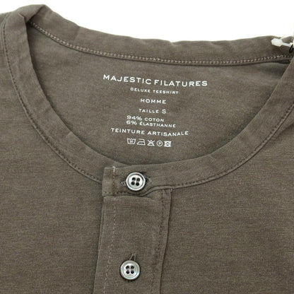 【新品】マジェスティック フィラチュール オム MAJESTIC FILATURES HOMME ストレッチコットン ヘンリ―ネック 半袖Ｔシャツ グレイッシュカーキ【 S 】【 状態ランクN 】【 メンズ 】