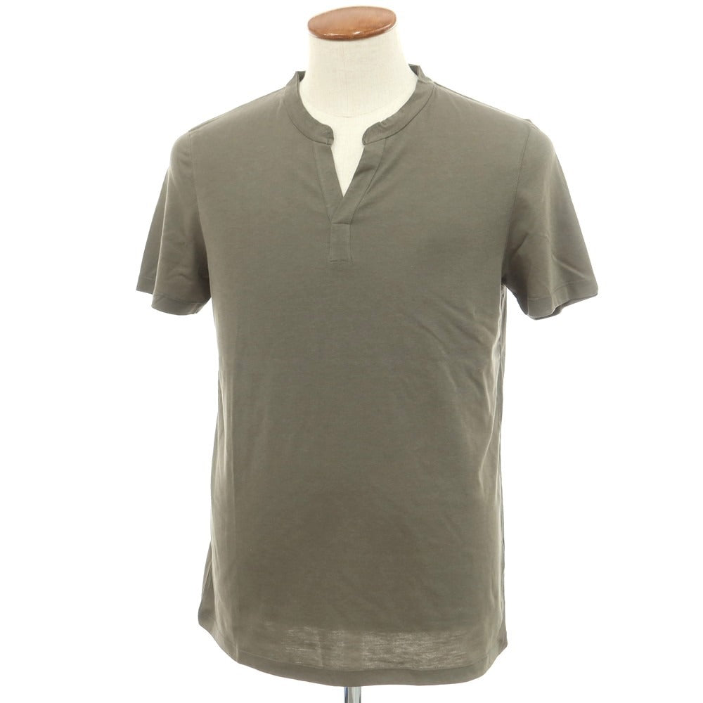 【新品】マジェスティック フィラチュール オム MAJESTIC FILATURES HOMME リヨセルコットン スキッパー 半袖Ｔシャツ カーキ【 M 】【 状態ランクN 】【 メンズ 】