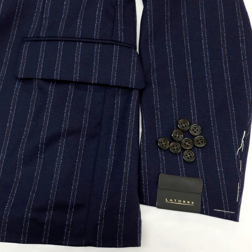 【中古】【未使用】サルトリア ラトーレ SARTORIA LATORRE ウール ストライプ 2つボタンスーツ ネイビーxブルー【 サイズ44 】【 状態ランクS 】【 メンズ 】 [APD]