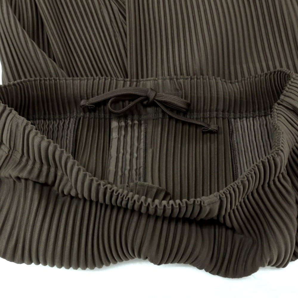 【中古】オム プリッセ イッセイミヤケ HOMME PLISSE ISSEY MIYAKE 2025年秋冬 ポリエステル系 プリーツ イージーパンツ オリーブグレー【 表記なし（L位） 】【 状態ランクA 】【 メンズ 】