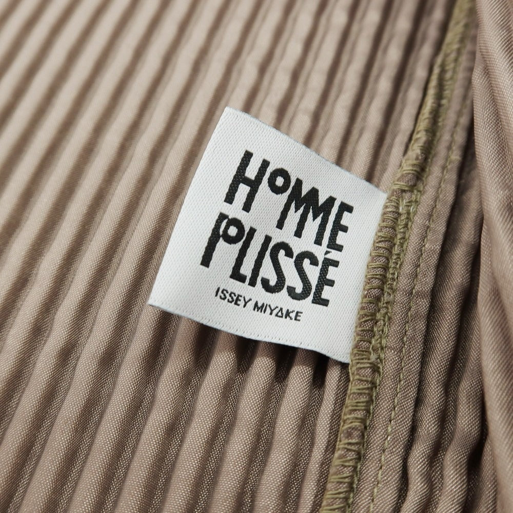 【中古】オム プリッセ イッセイミヤケ HOMME PLISSE ISSEY MIYAKE 2025年秋冬 ポリエステル系 プリーツ 2B カジュアルジャケット カーキ【 サイズ表記なし（L位） 】【 状態ランクA 】【 メンズ 】 [BPD]
