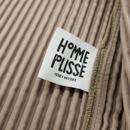 【中古】オム プリッセ イッセイミヤケ HOMME PLISSE ISSEY MIYAKE 2025年秋冬 ポリエステル系 プリーツ 2B カジュアルジャケット カーキ【 表記なし（L位） 】【 状態ランクA 】【 メンズ 】