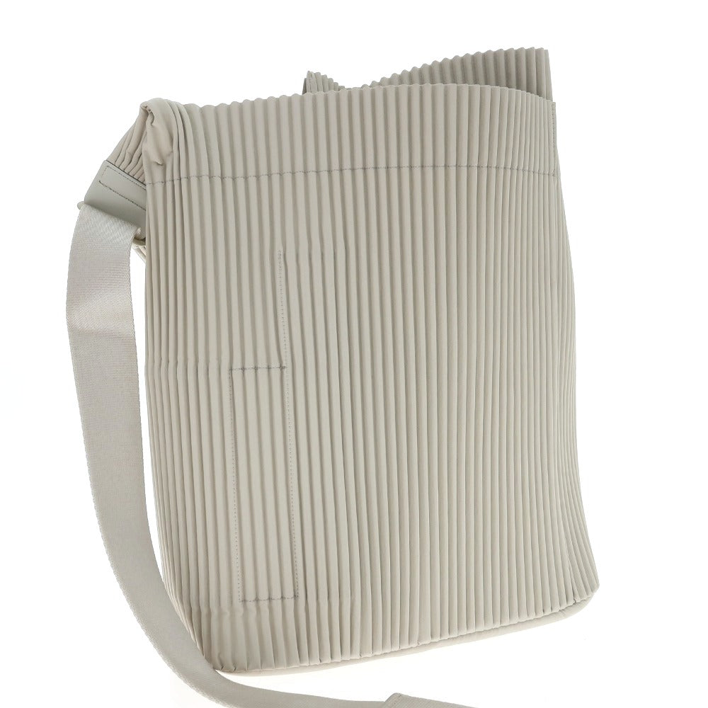【中古】オム プリッセ イッセイミヤケ HOMME PLISSE ISSEY MIYAKE 2025年秋冬 ポリエステル系 ショルダーバッグ ライトグレージュ【 状態ランクA 】【 メンズ 】