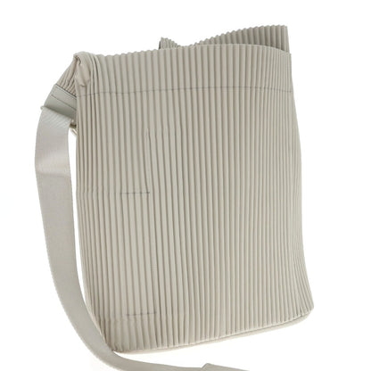 【中古】オム プリッセ イッセイミヤケ HOMME PLISSE ISSEY MIYAKE 2025年秋冬 ポリエステル系 ショルダーバッグ ライトグレージュ【 状態ランクA 】【 メンズ 】