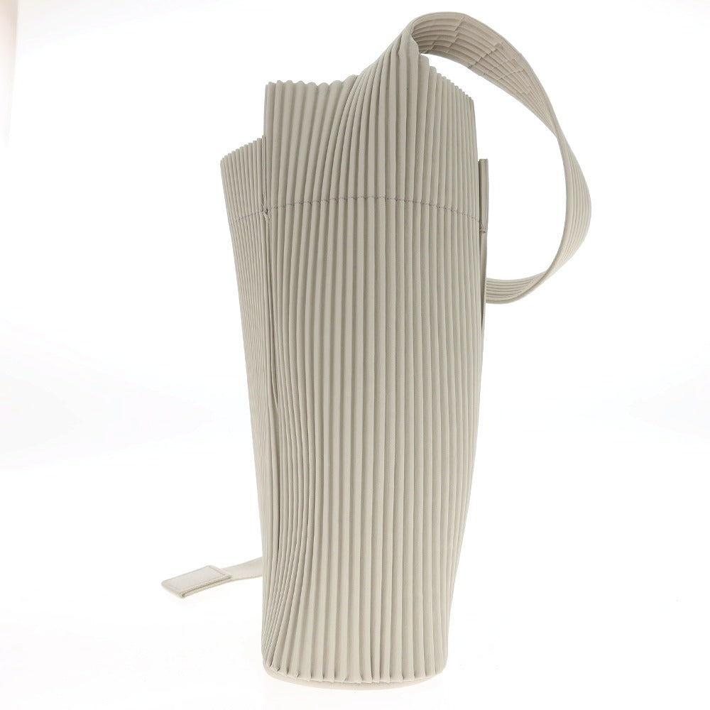 【中古】オム プリッセ イッセイミヤケ HOMME PLISSE ISSEY MIYAKE 2025年秋冬 ポリエステル系 ショルダーバッグ ライトグレージュ【 状態ランクA 】【 メンズ 】