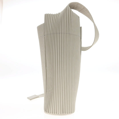 【中古】オム プリッセ イッセイミヤケ HOMME PLISSE ISSEY MIYAKE 2025年秋冬 ポリエステル系 ショルダーバッグ ライトグレージュ【 状態ランクA 】【 メンズ 】