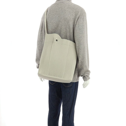 【中古】オム プリッセ イッセイミヤケ HOMME PLISSE ISSEY MIYAKE 2025年秋冬 ポリエステル系 ショルダーバッグ ライトグレージュ【 状態ランクA 】【 メンズ 】