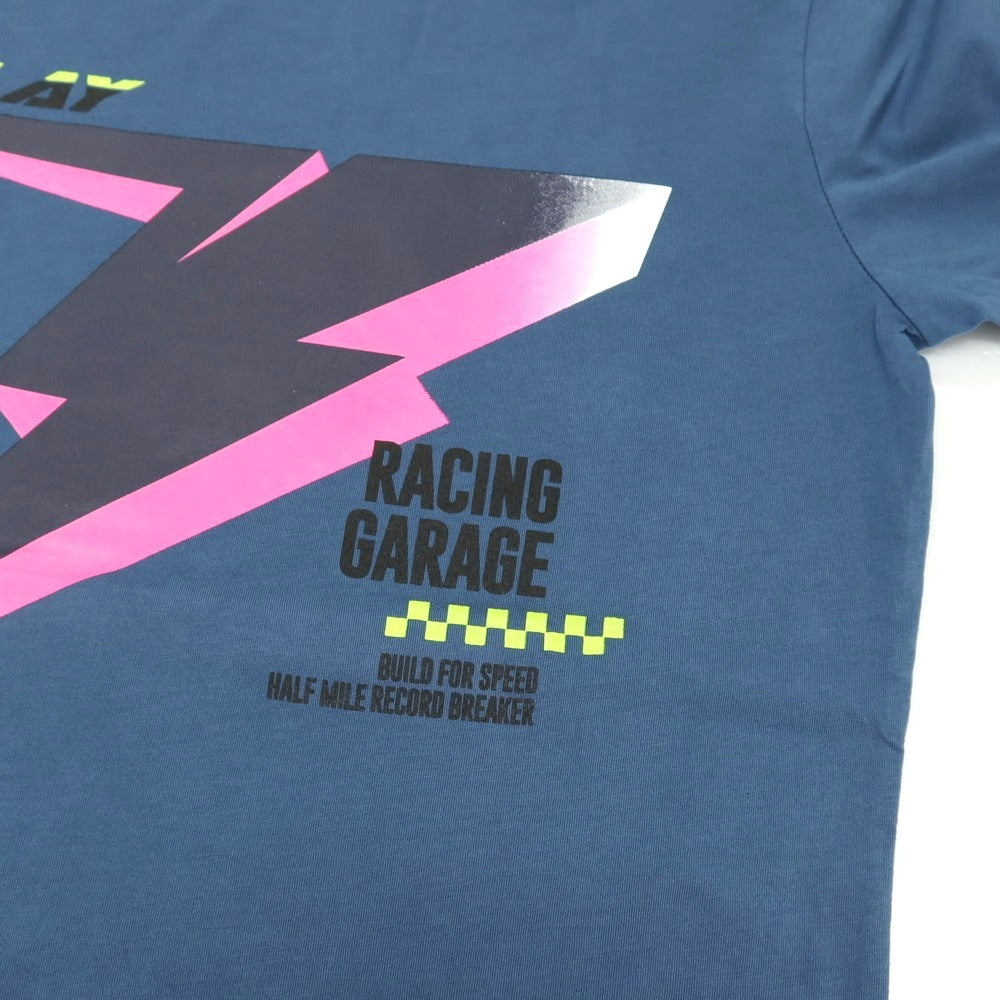 【新品アウトレット】リプレイ REPLAY コットン RACING GARAGE プリント クルーネック 半袖Ｔシャツ ダルブルー【サイズM】【 状態ランクN- 】【 メンズ 】