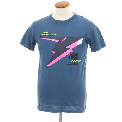【新品アウトレット】リプレイ REPLAY コットン RACING GARAGE プリント クルーネック 半袖Ｔシャツ ダルブルー【サイズM】【 状態ランクN- 】【 メンズ 】