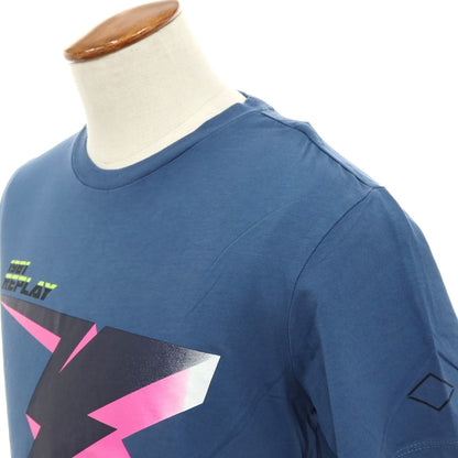 【新品アウトレット】リプレイ REPLAY コットン RACING GARAGE プリント クルーネック 半袖Ｔシャツ ダルブルー【サイズM】【 状態ランクN- 】【 メンズ 】