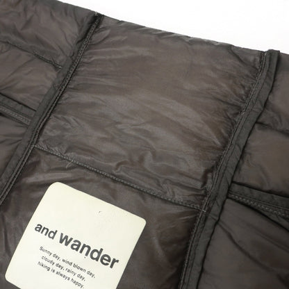 【中古】アンドワンダー and wander PERTEX ナイロン スタンドカラー ダウンジャケット ブラック系【サイズ3】【 状態ランクC 】【 メンズ 】