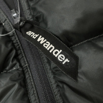 【中古】アンドワンダー and wander PERTEX ナイロン スタンドカラー ダウンジャケット ブラック系【サイズ3】【 状態ランクC 】【 メンズ 】