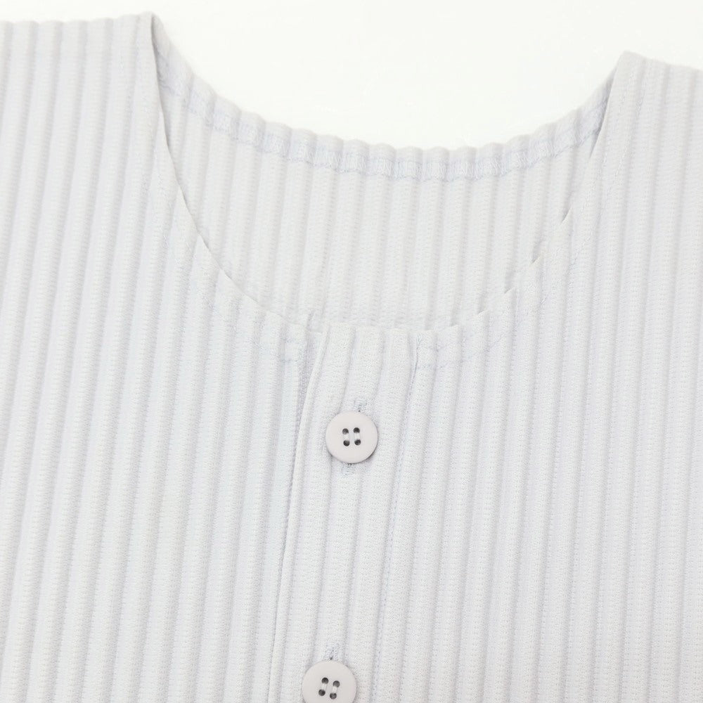 【中古】オム プリッセ イッセイミヤケ HOMME PLISSE ISSEY MIYAKE 2026年春夏 プリーツ ヘンリーネック 長袖カットソー ライトグレー【サイズ表記なし（L位）】【 状態ランクB 】【 メンズ 】