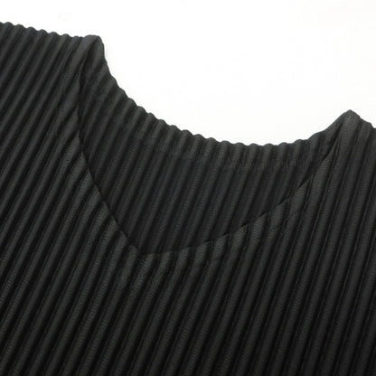 【中古】オム プリッセ イッセイミヤケ HOMME PLISSE ISSEY MIYAKE 2026年秋冬 プリーツ Ｖネック 半袖カットソー ブラック【サイズ表記なし（L位）】【 状態ランクA 】【 メンズ 】