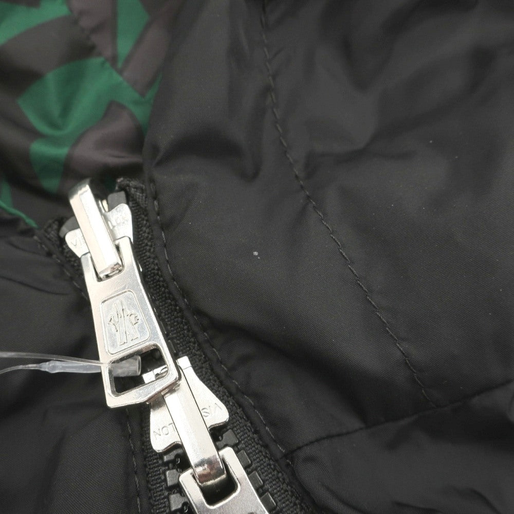 【中古】モンクレール MONCLER リバーシブル 無地×ロゴプリント フーデッドブルゾン ブラックxグリーン【サイズ1】【 状態ランクB 】【 メンズ 】