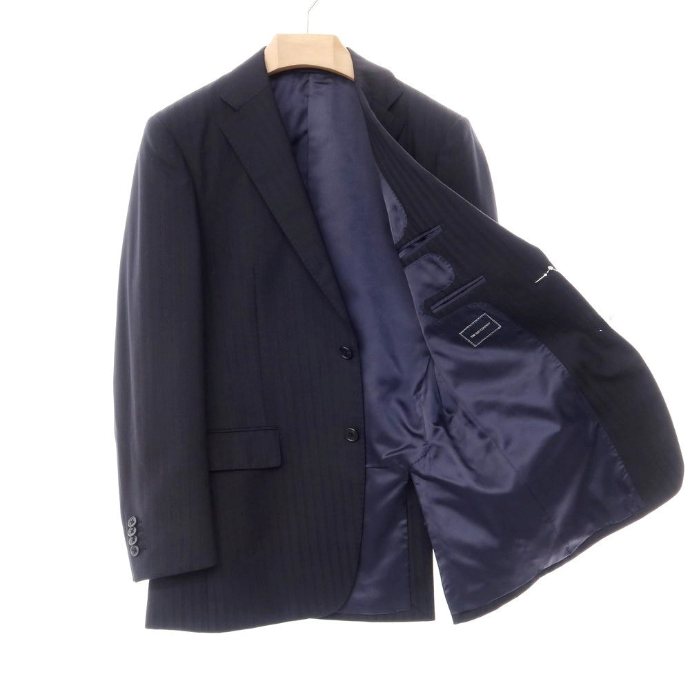 【中古】スーツカンパニー THE SUIT COMPANY ポリエステルウール シャドウストライプ 2つボタンスーツ ブラックネイビー【サイズ175cm-8Drop】【NVY】【S/S】【状態ランクB】【メンズ】【759792】
[EPD]