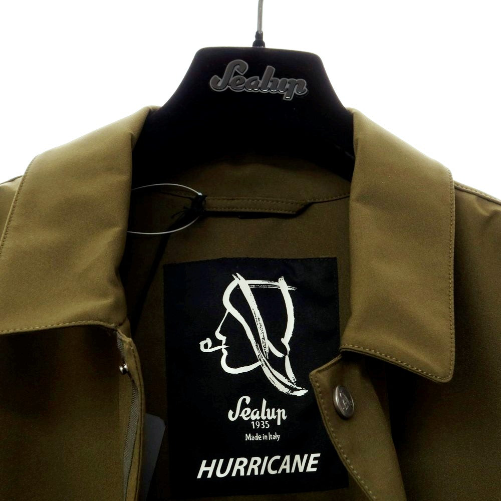 【新品アウトレット】シーラップ Sealup 2022年春夏 HURRICANE ステンカラーコート
 オリーブ【サイズ46】【GRN】【S/S】【状態ランクN-】【メンズ】
【769470】 BPD
