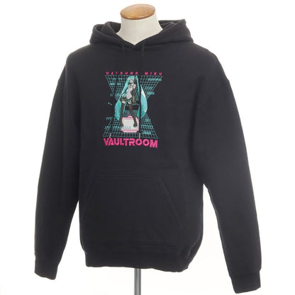 【中古】ボルトルーム vaultroom × 初音ミク プルオーバー スウェット パーカー ブラック【サイズM】【BLK】【A/W】【状態ランクB】【ユニセックス】【768898】
[DPD]