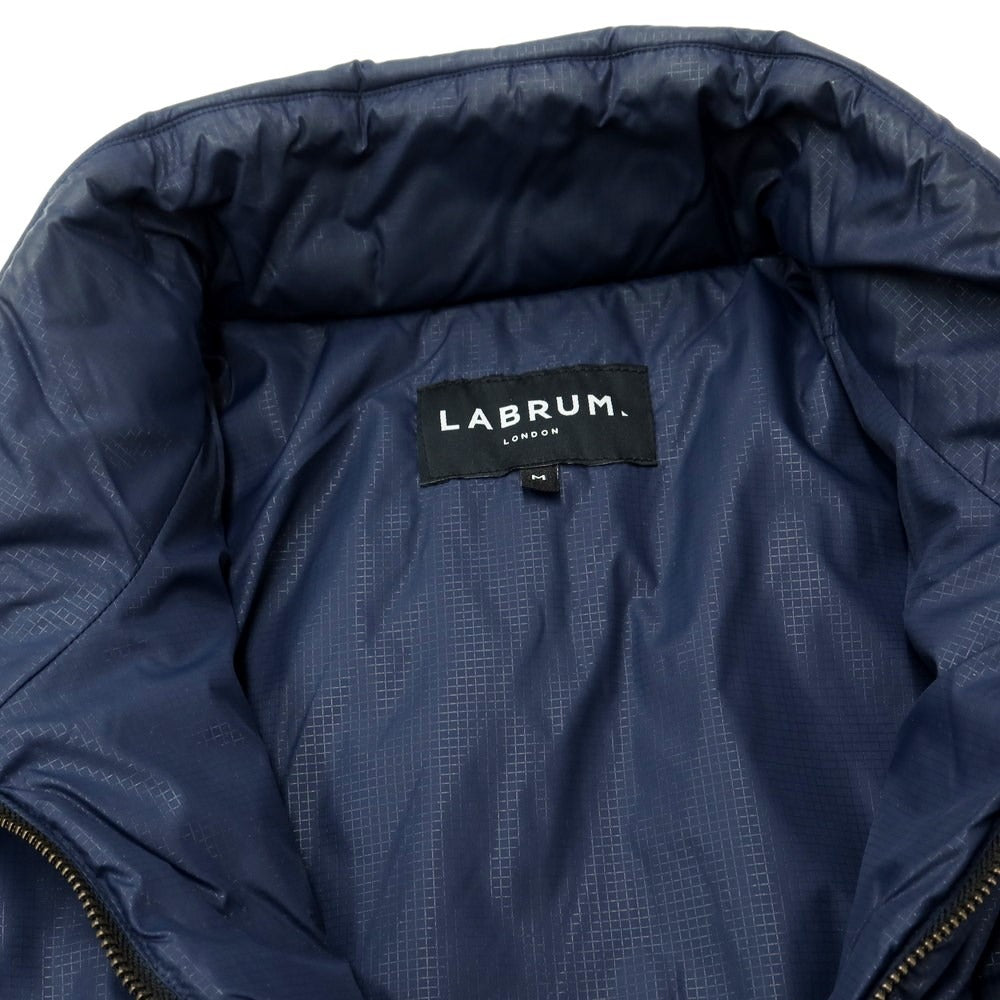 【中古】ラブラム ロンドン LABRUM LONDON ナイロン ジップアップ 中綿ブルゾン
 ネイビー【サイズM】【NVY】【A/W】【状態ランクC】【メンズ】
【759886】
[BPD]